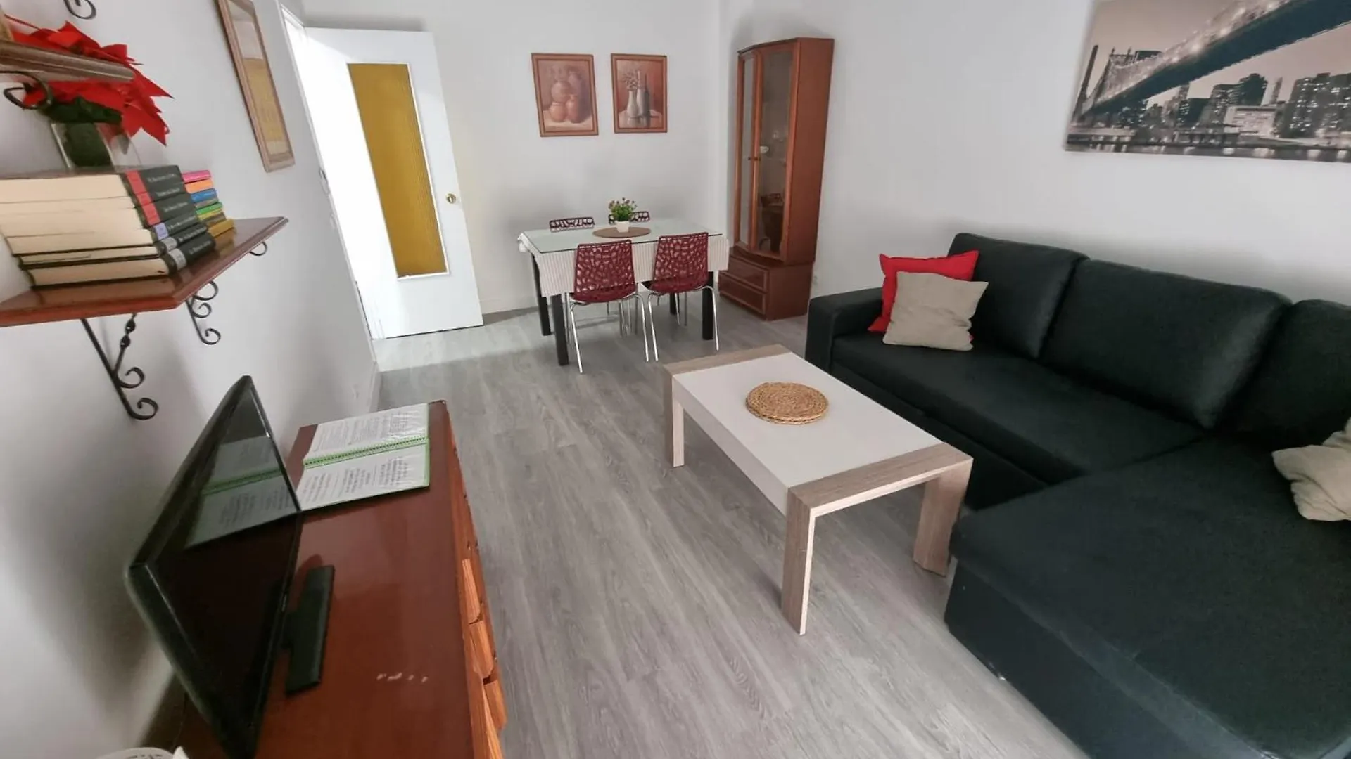 Apartamentos En Patio Cordobes San Basilio Cordoba Spain